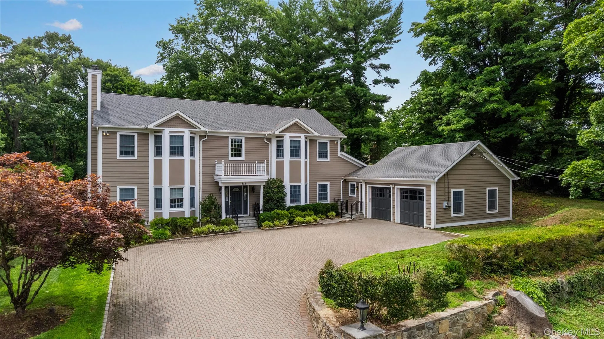 Showing 2 Car Attached Garage and spacious driveway for additional Parking Showing 2 Car Attached Garage and spacious driveway for additional Parking