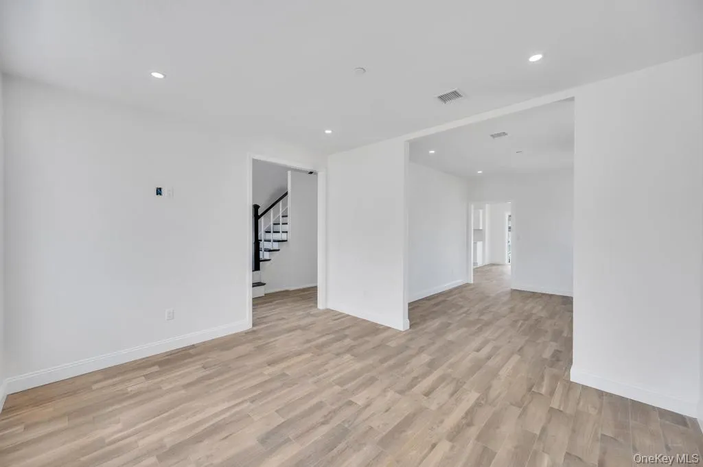 10 8th Avenue, Hempstead, NY, 4 Bedrooms Bedrooms, 8 Rooms Rooms,2 BathroomsBathrooms,Residential,For Rent,8th,0,1025152 10 8th Avenue, Hempstead, NY, 4 Bedrooms Bedrooms, 8 Rooms Rooms,2 BathroomsBathrooms,Residential,For Rent,8th,0,1025152