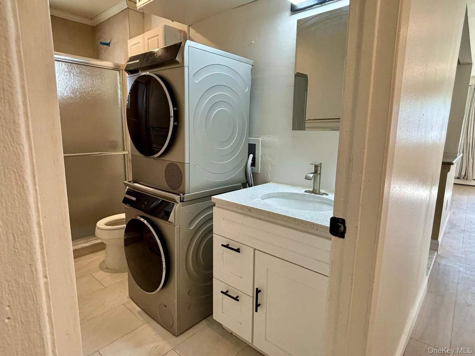 1073 Callahan Street, Islip, NY, 3 Bedrooms Bedrooms, 3 Rooms Rooms,1 BathroomBathrooms,Residential Lease,For Rent,Callahan,0,1025166 1073 Callahan Street, Islip, NY, 3 Bedrooms Bedrooms, 3 Rooms Rooms,1 BathroomBathrooms,Residential Lease,For Rent,Callahan,0,1025166