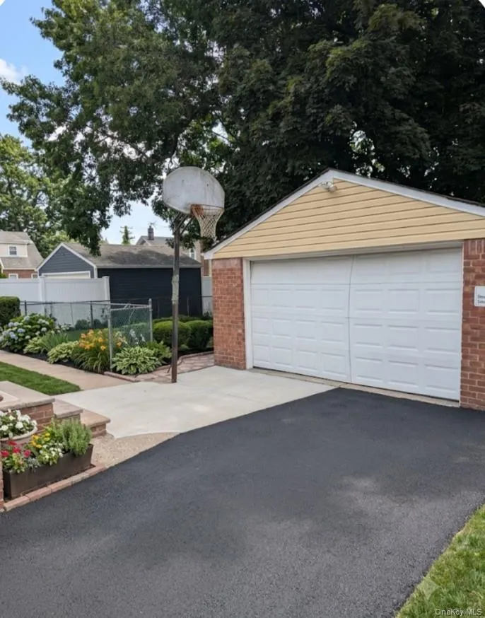 359 Magnolia Avenue, North Hempstead, NY, 4 Bedrooms Bedrooms, 7 Rooms Rooms,3 BathroomsBathrooms,Residential,For Rent,Magnolia,0,1025168 359 Magnolia Avenue, North Hempstead, NY, 4 Bedrooms Bedrooms, 7 Rooms Rooms,3 BathroomsBathrooms,Residential,For Rent,Magnolia,0,1025168