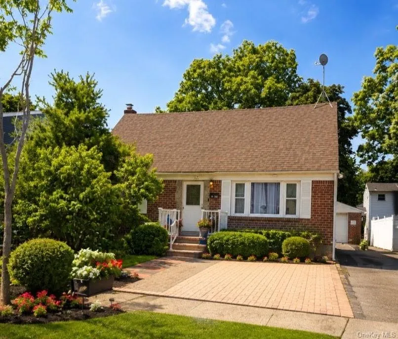 359 Magnolia Avenue, North Hempstead, NY, 4 Bedrooms Bedrooms, 7 Rooms Rooms,3 BathroomsBathrooms,Residential,For Rent,Magnolia,0,1025168 359 Magnolia Avenue, North Hempstead, NY, 4 Bedrooms Bedrooms, 7 Rooms Rooms,3 BathroomsBathrooms,Residential,For Rent,Magnolia,0,1025168