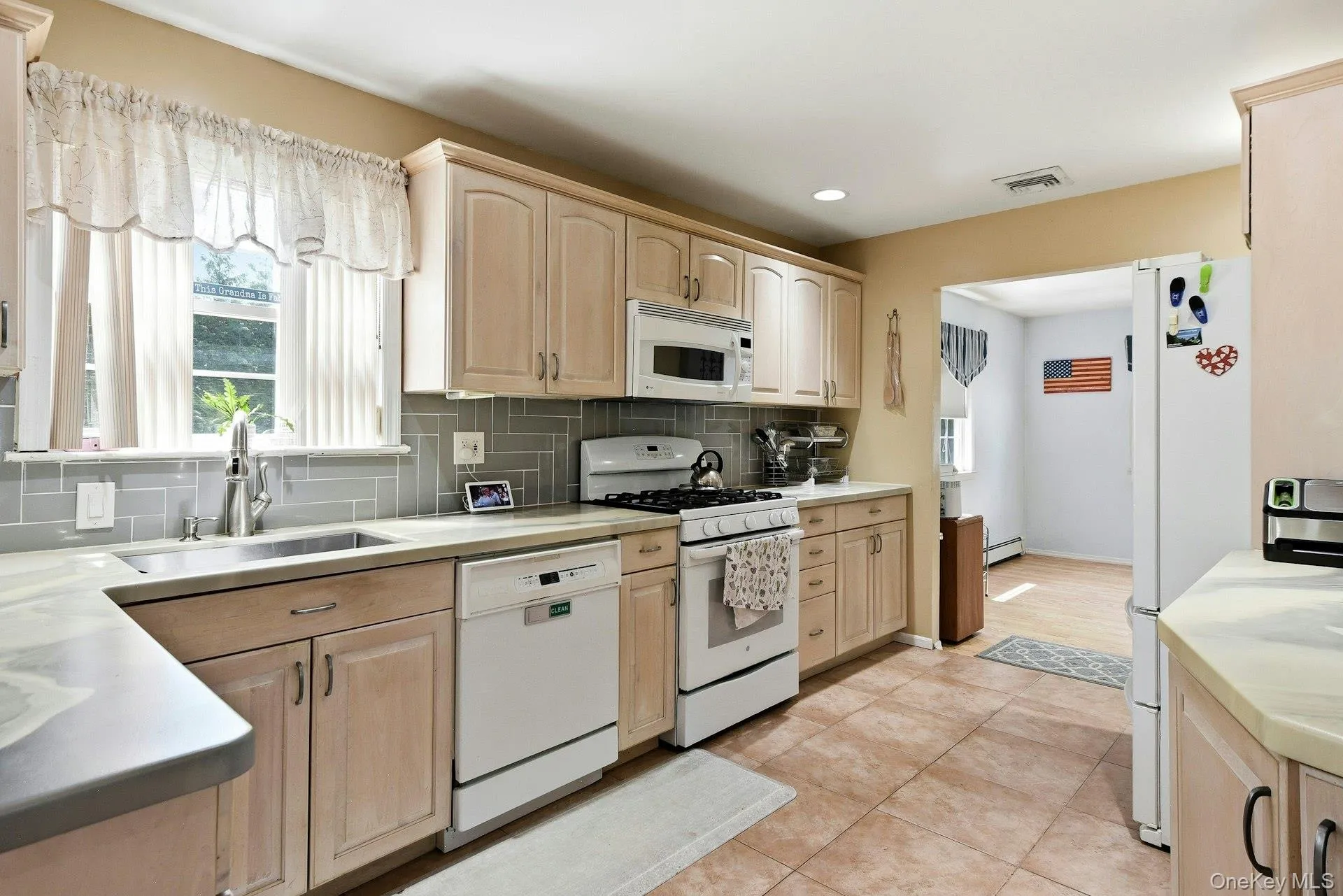 35 Dennis Lane, Oyster Bay, NY, 5 Bedrooms Bedrooms, 10 Rooms Rooms,3 BathroomsBathrooms,Residential,For Rent,Dennis,0,1025180 35 Dennis Lane, Oyster Bay, NY, 5 Bedrooms Bedrooms, 10 Rooms Rooms,3 BathroomsBathrooms,Residential,For Rent,Dennis,0,1025180