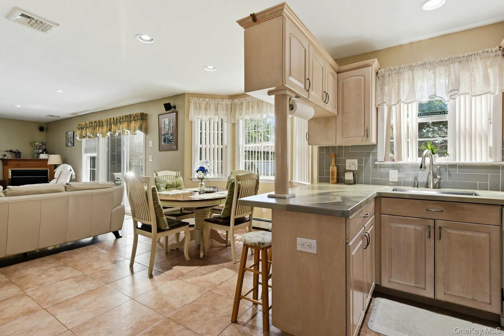 35 Dennis Lane, Oyster Bay, NY, 5 Bedrooms Bedrooms, 10 Rooms Rooms,3 BathroomsBathrooms,Residential,For Rent,Dennis,0,1025180 35 Dennis Lane, Oyster Bay, NY, 5 Bedrooms Bedrooms, 10 Rooms Rooms,3 BathroomsBathrooms,Residential,For Rent,Dennis,0,1025180