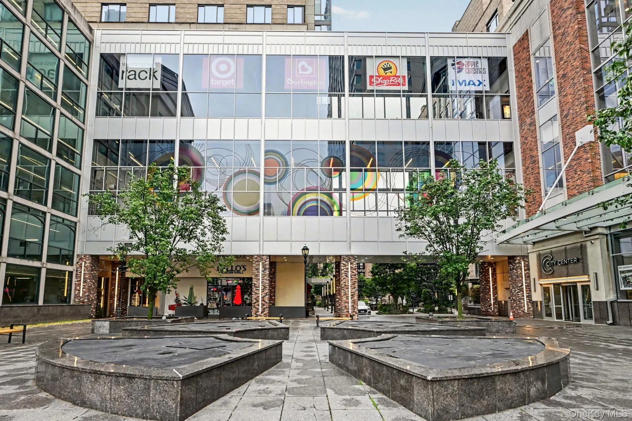Close to City Center for shopping and cinema. Close to City Center for shopping and cinema.