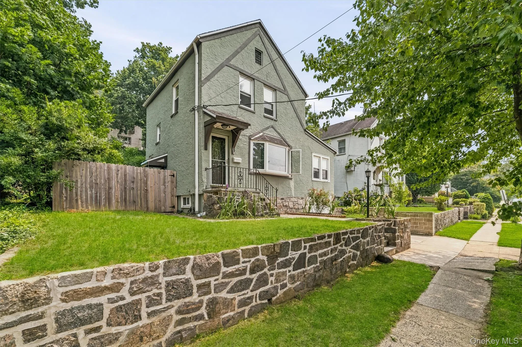 218 Sedgwick Avenue, Yonkers, NY, 3 Bedrooms Bedrooms, 7 Rooms Rooms,1 BathroomBathrooms,Residential,For Rent,Sedgwick,0,1025186 218 Sedgwick Avenue, Yonkers, NY, 3 Bedrooms Bedrooms, 7 Rooms Rooms,1 BathroomBathrooms,Residential,For Rent,Sedgwick,0,1025186
