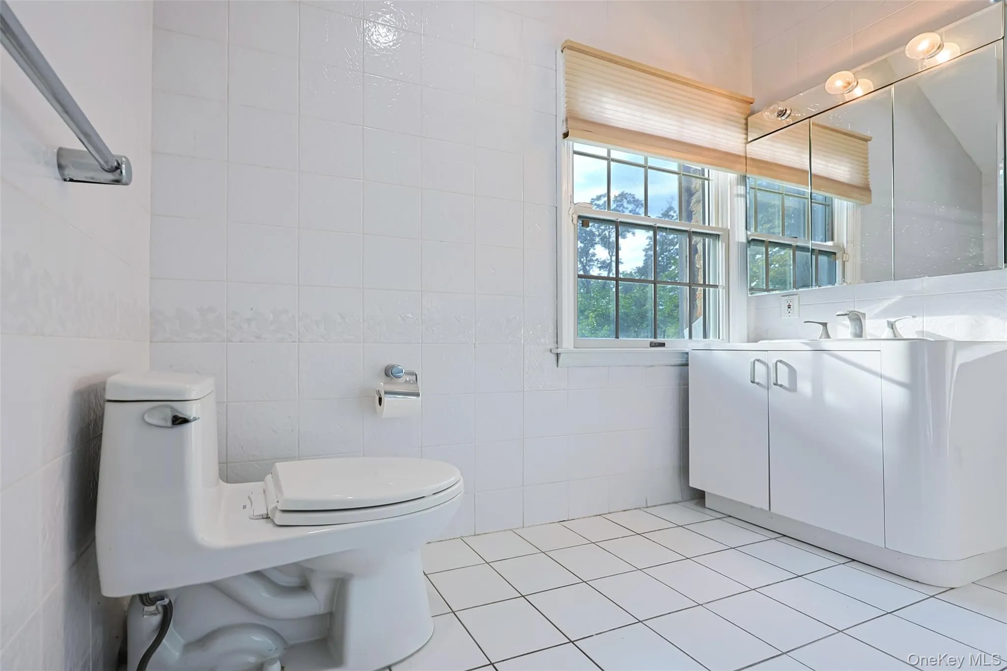 2 Woods Road, North Hempstead, NY, 4 Bedrooms Bedrooms, 10 Rooms Rooms,3 BathroomsBathrooms,Residential,For Rent,Woods,0,1025193 2 Woods Road, North Hempstead, NY, 4 Bedrooms Bedrooms, 10 Rooms Rooms,3 BathroomsBathrooms,Residential,For Rent,Woods,0,1025193