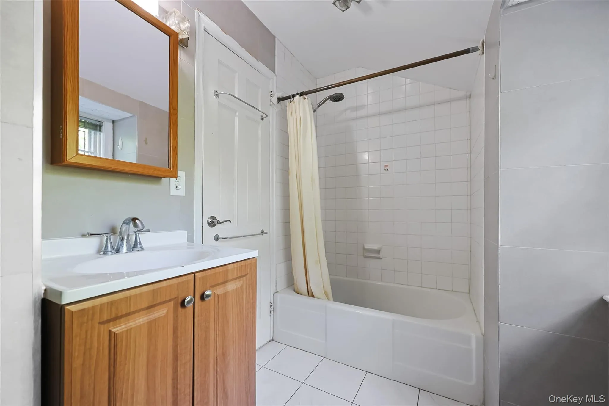 2 Woods Road, North Hempstead, NY, 4 Bedrooms Bedrooms, 10 Rooms Rooms,3 BathroomsBathrooms,Residential,For Rent,Woods,0,1025193 2 Woods Road, North Hempstead, NY, 4 Bedrooms Bedrooms, 10 Rooms Rooms,3 BathroomsBathrooms,Residential,For Rent,Woods,0,1025193