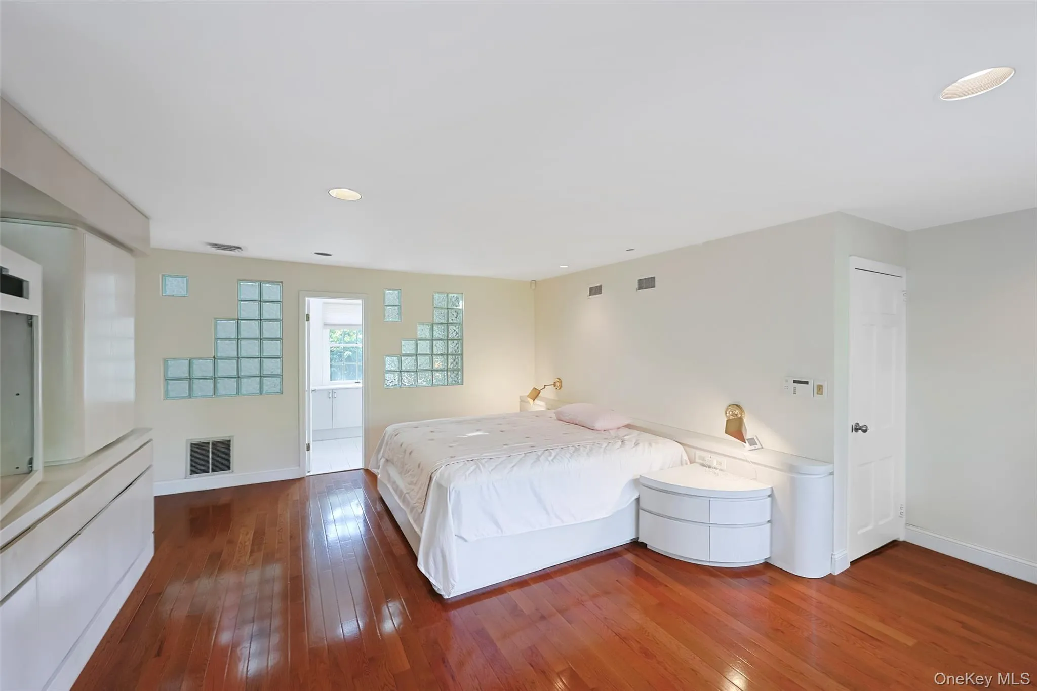 2 Woods Road, North Hempstead, NY, 4 Bedrooms Bedrooms, 10 Rooms Rooms,3 BathroomsBathrooms,Residential,For Rent,Woods,0,1025193 2 Woods Road, North Hempstead, NY, 4 Bedrooms Bedrooms, 10 Rooms Rooms,3 BathroomsBathrooms,Residential,For Rent,Woods,0,1025193
