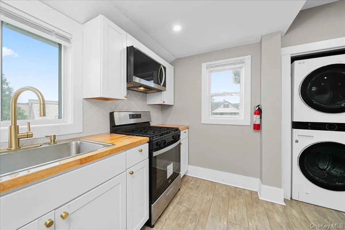 453 Route 17M, Middletown, NY, 3 Bedrooms Bedrooms, 6 Rooms Rooms,1 BathroomBathrooms,Residential Lease,For Rent,Route 17M,0,1025204 453 Route 17M, Middletown, NY, 3 Bedrooms Bedrooms, 6 Rooms Rooms,1 BathroomBathrooms,Residential Lease,For Rent,Route 17M,0,1025204