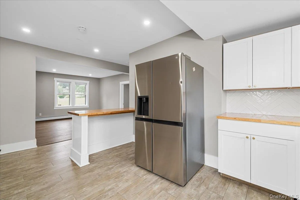 453 Route 17M, Middletown, NY, 3 Bedrooms Bedrooms, 6 Rooms Rooms,1 BathroomBathrooms,Residential Lease,For Rent,Route 17M,0,1025204 453 Route 17M, Middletown, NY, 3 Bedrooms Bedrooms, 6 Rooms Rooms,1 BathroomBathrooms,Residential Lease,For Rent,Route 17M,0,1025204