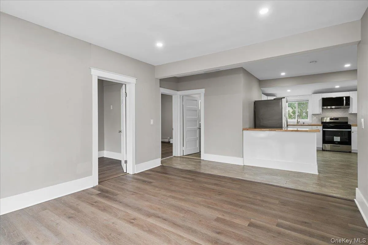 453 Route 17M, Middletown, NY, 3 Bedrooms Bedrooms, 6 Rooms Rooms,1 BathroomBathrooms,Residential Lease,For Rent,Route 17M,0,1025204 453 Route 17M, Middletown, NY, 3 Bedrooms Bedrooms, 6 Rooms Rooms,1 BathroomBathrooms,Residential Lease,For Rent,Route 17M,0,1025204