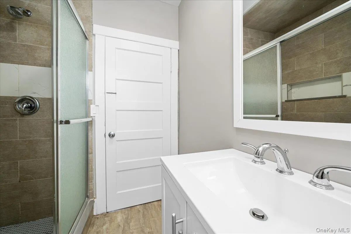 453 Route 17M, Middletown, NY, 3 Bedrooms Bedrooms, 6 Rooms Rooms,1 BathroomBathrooms,Residential Lease,For Rent,Route 17M,0,1025204 453 Route 17M, Middletown, NY, 3 Bedrooms Bedrooms, 6 Rooms Rooms,1 BathroomBathrooms,Residential Lease,For Rent,Route 17M,0,1025204