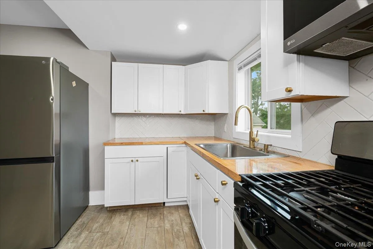 453 Route 17M, Middletown, NY, 3 Bedrooms Bedrooms, 6 Rooms Rooms,1 BathroomBathrooms,Residential Lease,For Rent,Route 17M,0,1025204 453 Route 17M, Middletown, NY, 3 Bedrooms Bedrooms, 6 Rooms Rooms,1 BathroomBathrooms,Residential Lease,For Rent,Route 17M,0,1025204