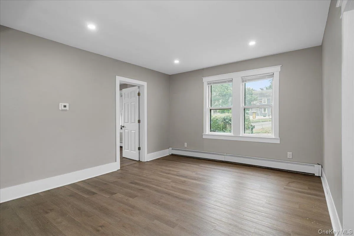 453 Route 17M, Middletown, NY, 3 Bedrooms Bedrooms, 6 Rooms Rooms,1 BathroomBathrooms,Residential Lease,For Rent,Route 17M,0,1025204 453 Route 17M, Middletown, NY, 3 Bedrooms Bedrooms, 6 Rooms Rooms,1 BathroomBathrooms,Residential Lease,For Rent,Route 17M,0,1025204