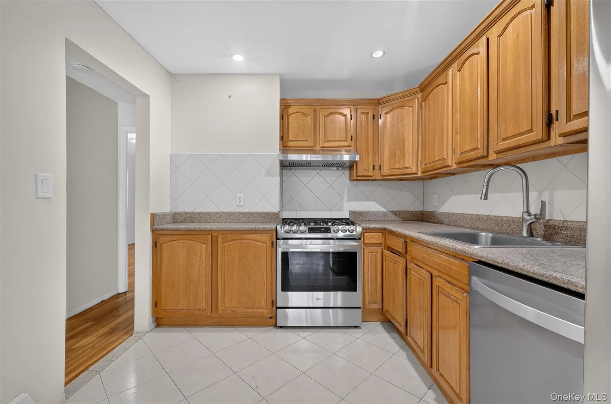 143-27 Roosevelt Avenue, New York, NY, 6 Bedrooms Bedrooms, 17 Rooms Rooms,5 BathroomsBathrooms,Residential,For Rent,Roosevelt,0,1025207 143-27 Roosevelt Avenue, New York, NY, 6 Bedrooms Bedrooms, 17 Rooms Rooms,5 BathroomsBathrooms,Residential,For Rent,Roosevelt,0,1025207