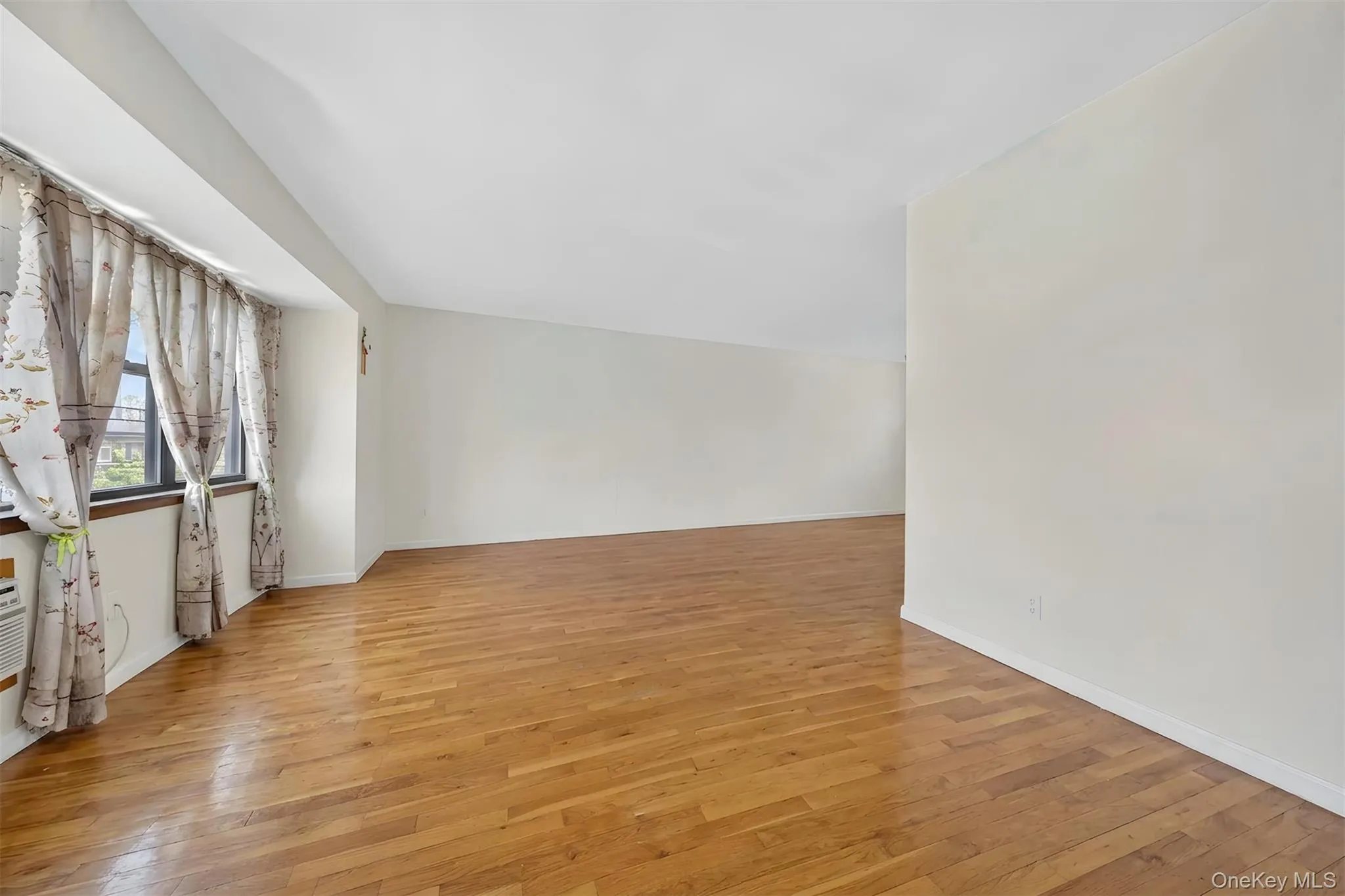 143-27 Roosevelt Avenue, New York, NY, 6 Bedrooms Bedrooms, 17 Rooms Rooms,5 BathroomsBathrooms,Residential,For Rent,Roosevelt,0,1025207 143-27 Roosevelt Avenue, New York, NY, 6 Bedrooms Bedrooms, 17 Rooms Rooms,5 BathroomsBathrooms,Residential,For Rent,Roosevelt,0,1025207