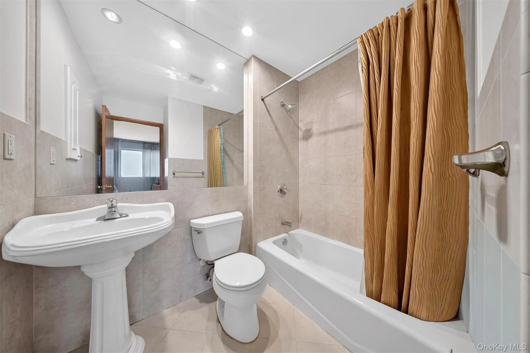 143-27 Roosevelt Avenue, New York, NY, 6 Bedrooms Bedrooms, 17 Rooms Rooms,5 BathroomsBathrooms,Residential,For Rent,Roosevelt,0,1025207 143-27 Roosevelt Avenue, New York, NY, 6 Bedrooms Bedrooms, 17 Rooms Rooms,5 BathroomsBathrooms,Residential,For Rent,Roosevelt,0,1025207