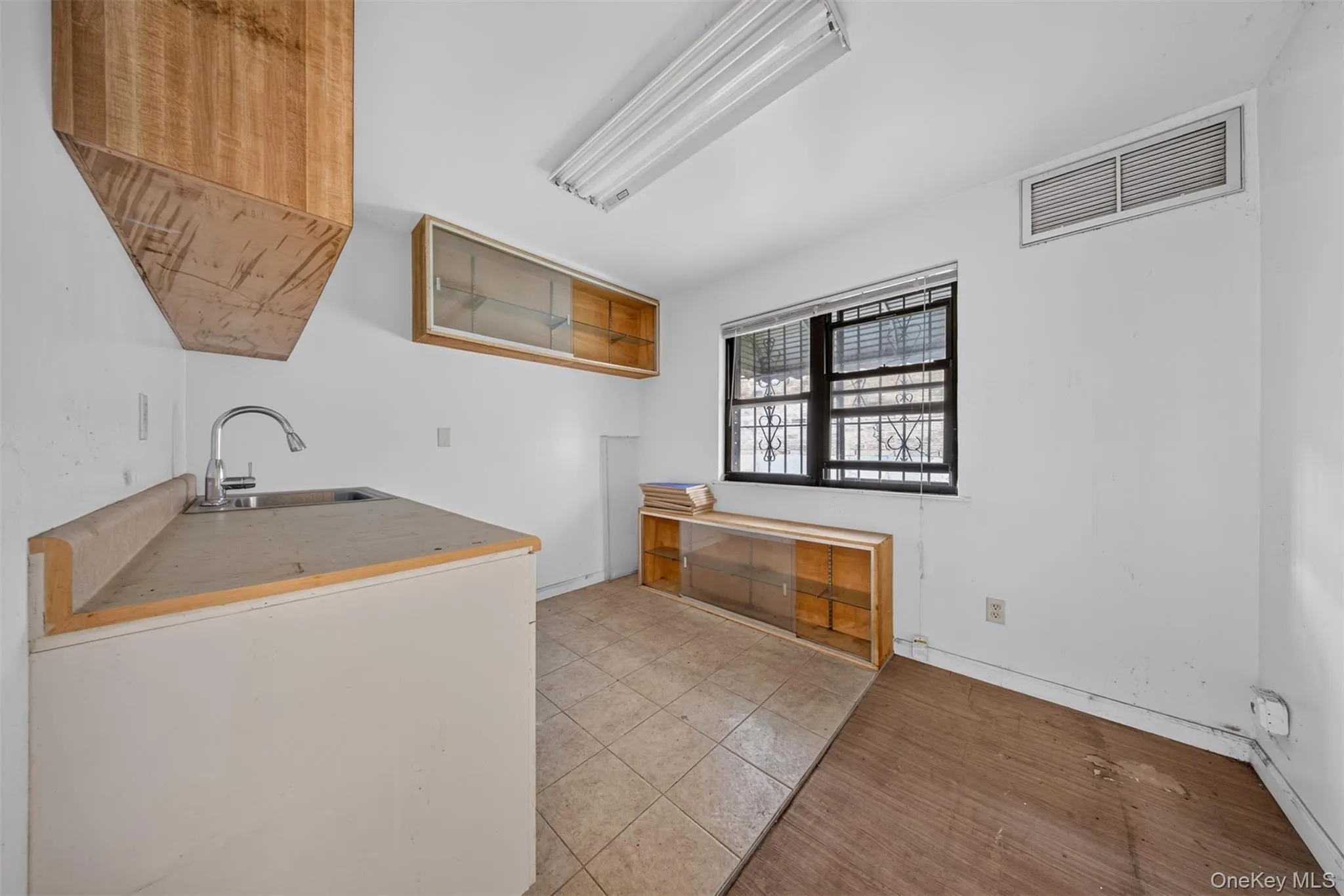 143-27 Roosevelt Avenue, New York, NY, 6 Bedrooms Bedrooms, 17 Rooms Rooms,5 BathroomsBathrooms,Residential,For Rent,Roosevelt,0,1025207 143-27 Roosevelt Avenue, New York, NY, 6 Bedrooms Bedrooms, 17 Rooms Rooms,5 BathroomsBathrooms,Residential,For Rent,Roosevelt,0,1025207