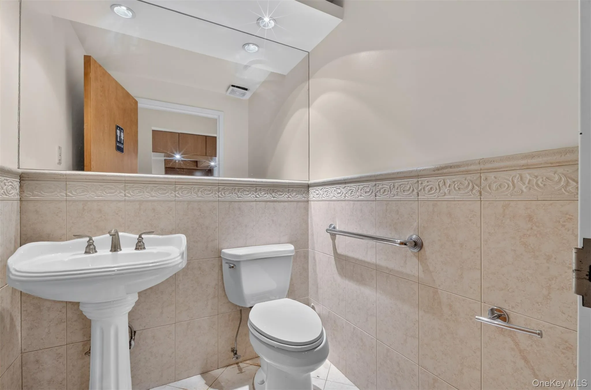 143-27 Roosevelt Avenue, New York, NY, 6 Bedrooms Bedrooms, 17 Rooms Rooms,5 BathroomsBathrooms,Residential,For Rent,Roosevelt,0,1025207 143-27 Roosevelt Avenue, New York, NY, 6 Bedrooms Bedrooms, 17 Rooms Rooms,5 BathroomsBathrooms,Residential,For Rent,Roosevelt,0,1025207