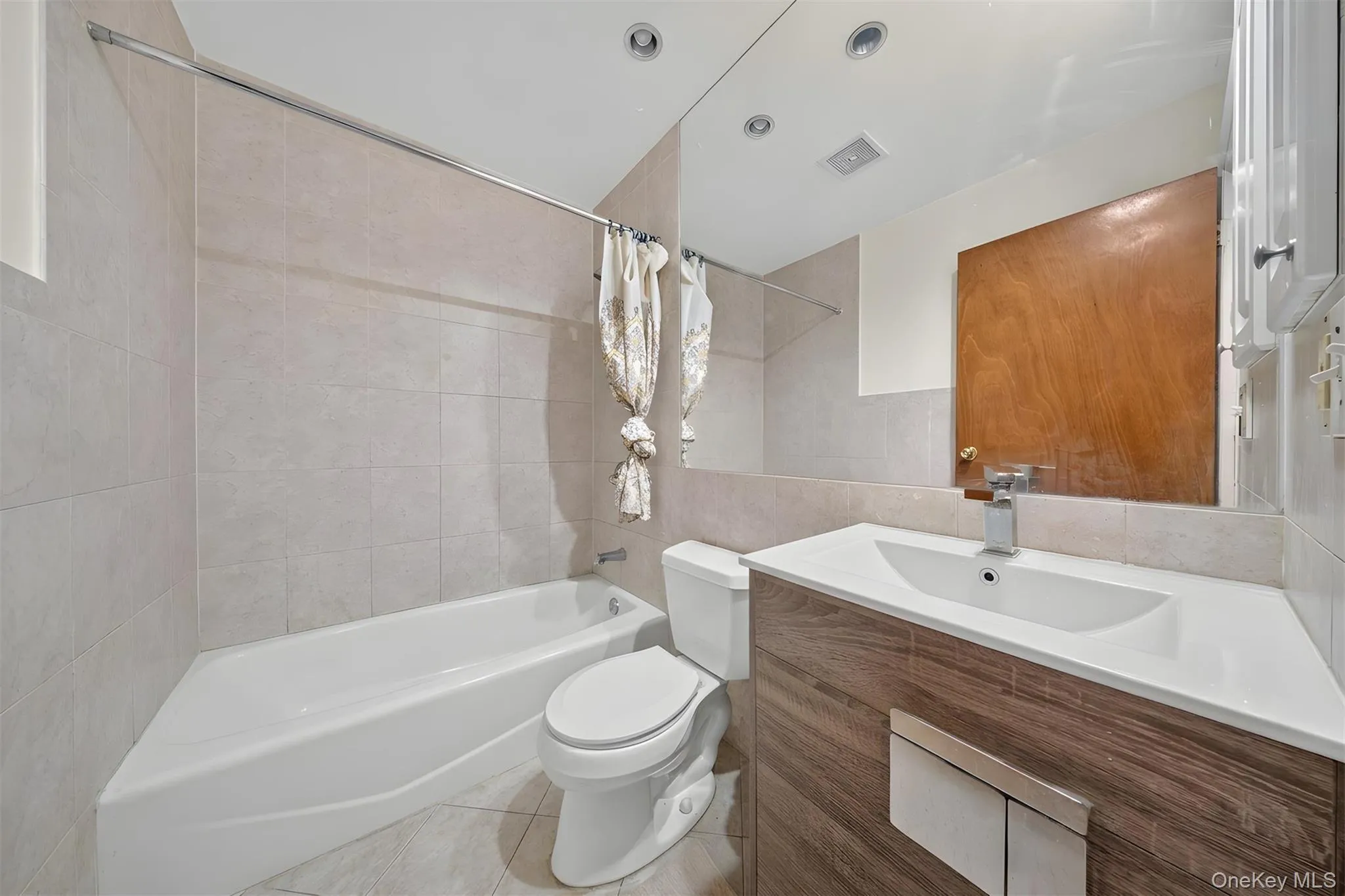 143-27 Roosevelt Avenue, New York, NY, 6 Bedrooms Bedrooms, 17 Rooms Rooms,5 BathroomsBathrooms,Residential,For Rent,Roosevelt,0,1025207 143-27 Roosevelt Avenue, New York, NY, 6 Bedrooms Bedrooms, 17 Rooms Rooms,5 BathroomsBathrooms,Residential,For Rent,Roosevelt,0,1025207