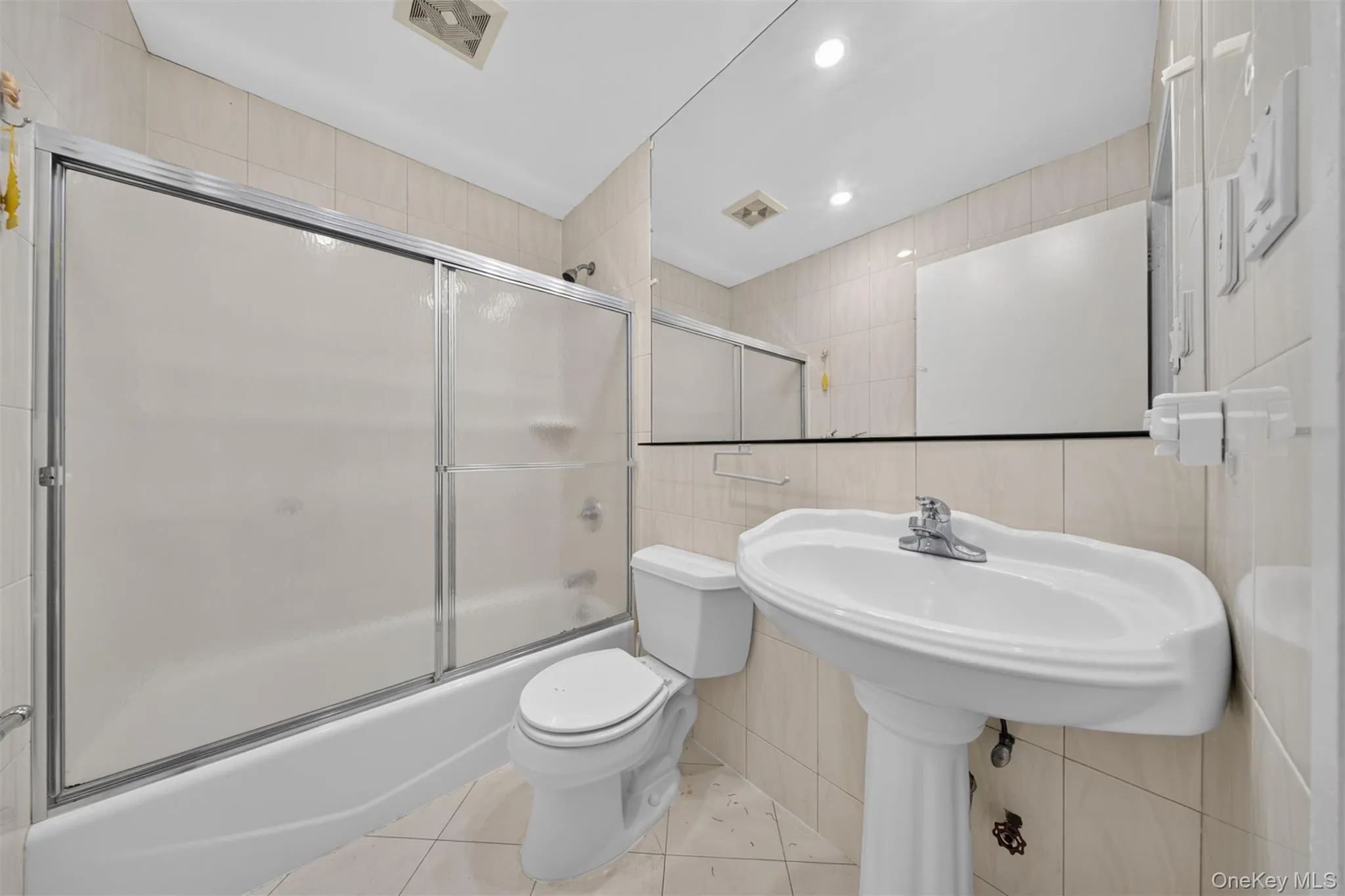 143-27 Roosevelt Avenue, New York, NY, 6 Bedrooms Bedrooms, 17 Rooms Rooms,5 BathroomsBathrooms,Residential,For Rent,Roosevelt,0,1025207 143-27 Roosevelt Avenue, New York, NY, 6 Bedrooms Bedrooms, 17 Rooms Rooms,5 BathroomsBathrooms,Residential,For Rent,Roosevelt,0,1025207