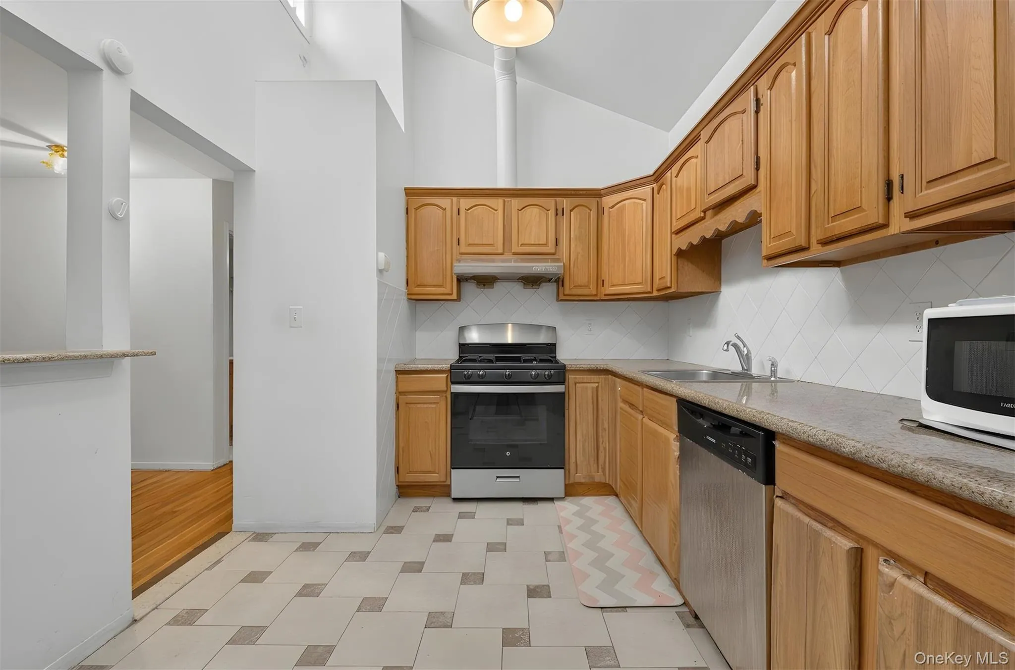 143-27 Roosevelt Avenue, New York, NY, 6 Bedrooms Bedrooms, 17 Rooms Rooms,5 BathroomsBathrooms,Residential,For Rent,Roosevelt,0,1025207 143-27 Roosevelt Avenue, New York, NY, 6 Bedrooms Bedrooms, 17 Rooms Rooms,5 BathroomsBathrooms,Residential,For Rent,Roosevelt,0,1025207