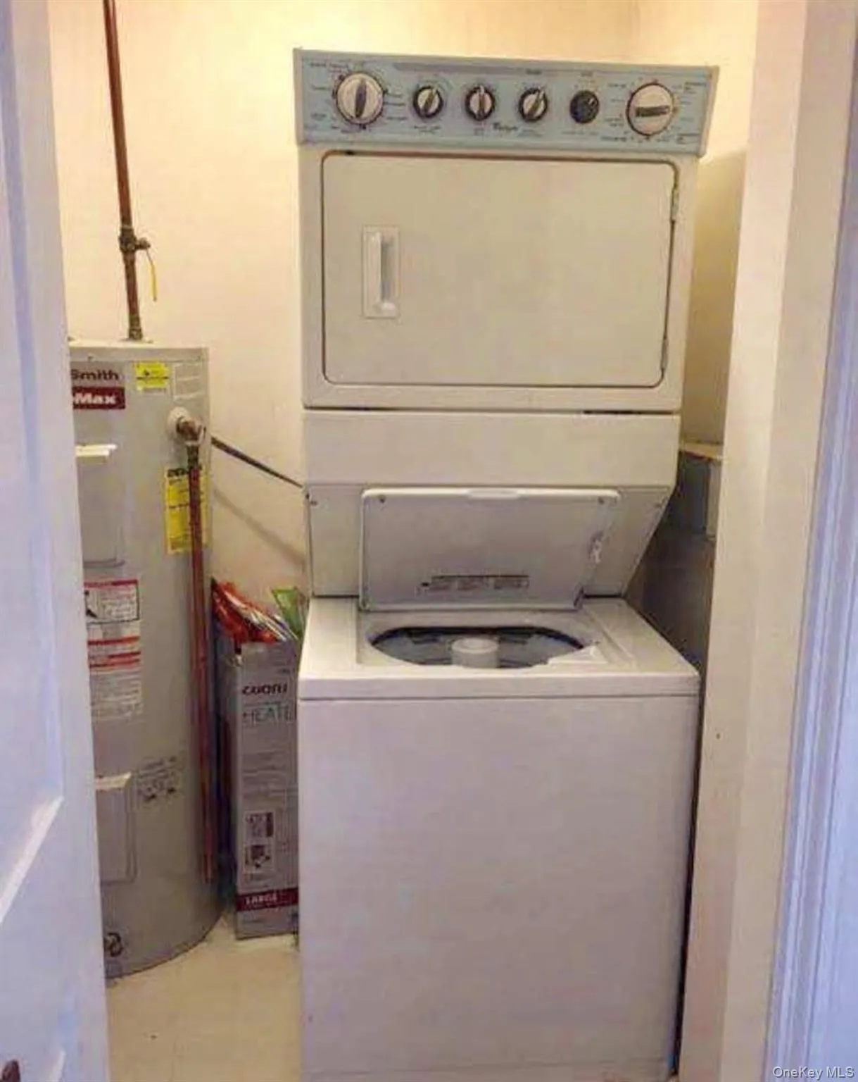 37-20 Prince Street, New York, NY, 2 Bedrooms Bedrooms, 4 Rooms Rooms,1 BathroomBathrooms,Residential,For Rent,Prince,0,1025213 37-20 Prince Street, New York, NY, 2 Bedrooms Bedrooms, 4 Rooms Rooms,1 BathroomBathrooms,Residential,For Rent,Prince,0,1025213