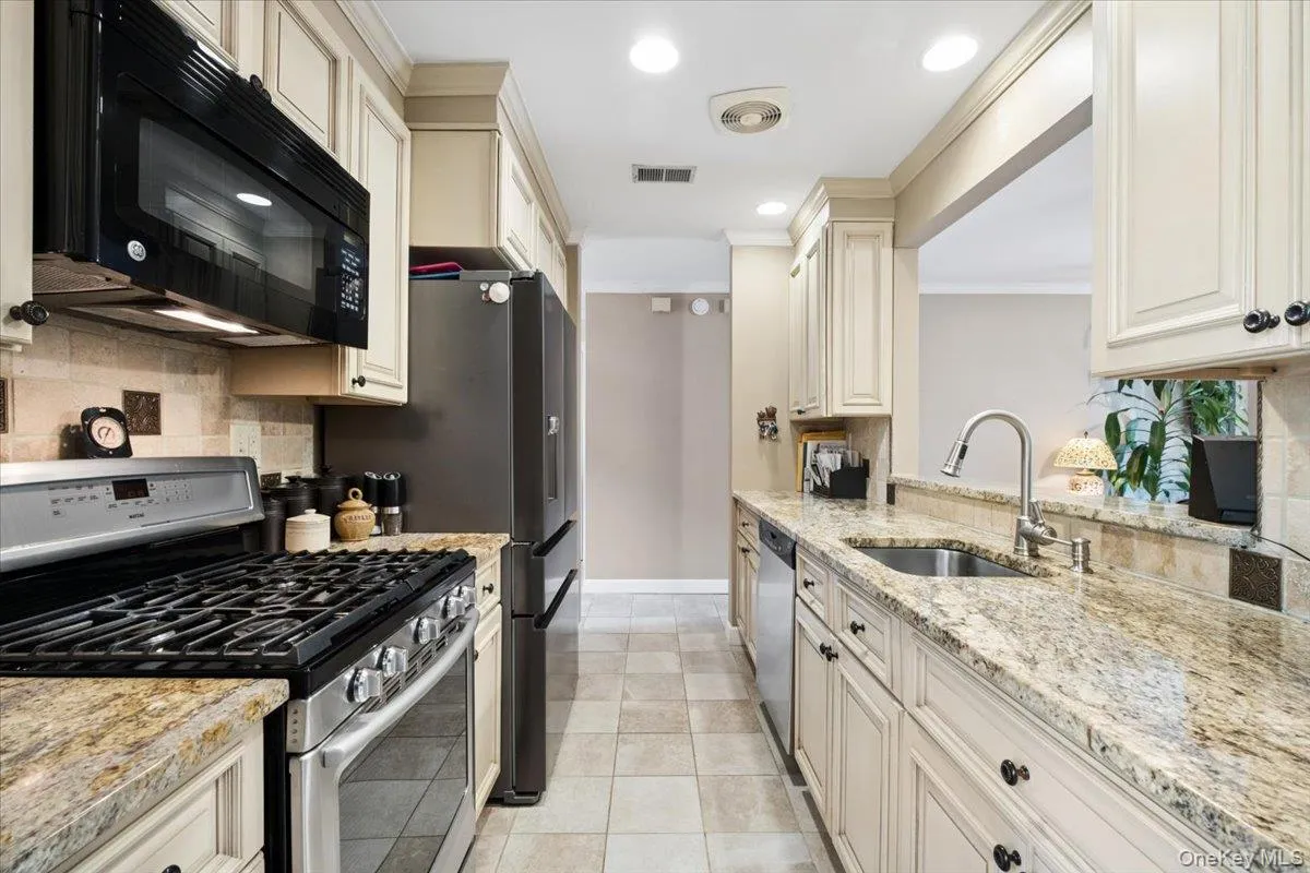 17 High Meadow Trail, Peekskill, NY, 3 Bedrooms Bedrooms, 6 Rooms Rooms,2 BathroomsBathrooms,Residential,For Rent,High Meadow,0,1025219 17 High Meadow Trail, Peekskill, NY, 3 Bedrooms Bedrooms, 6 Rooms Rooms,2 BathroomsBathrooms,Residential,For Rent,High Meadow,0,1025219