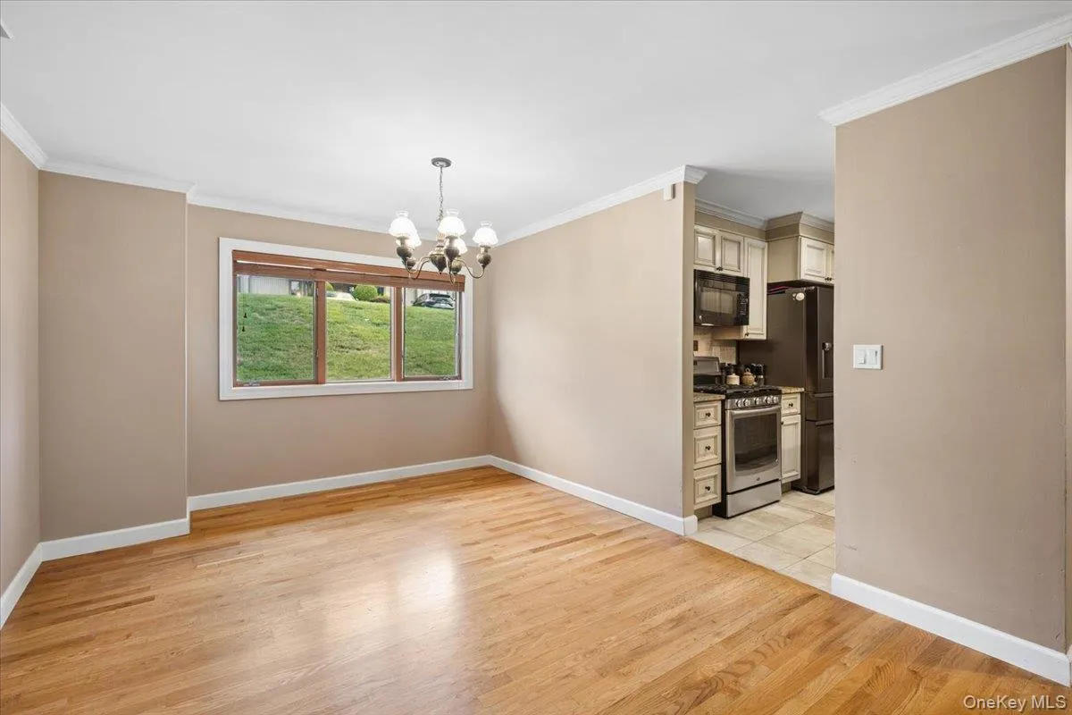 Choice of using this space as dining area or living room Choice of using this space as dining area or living room