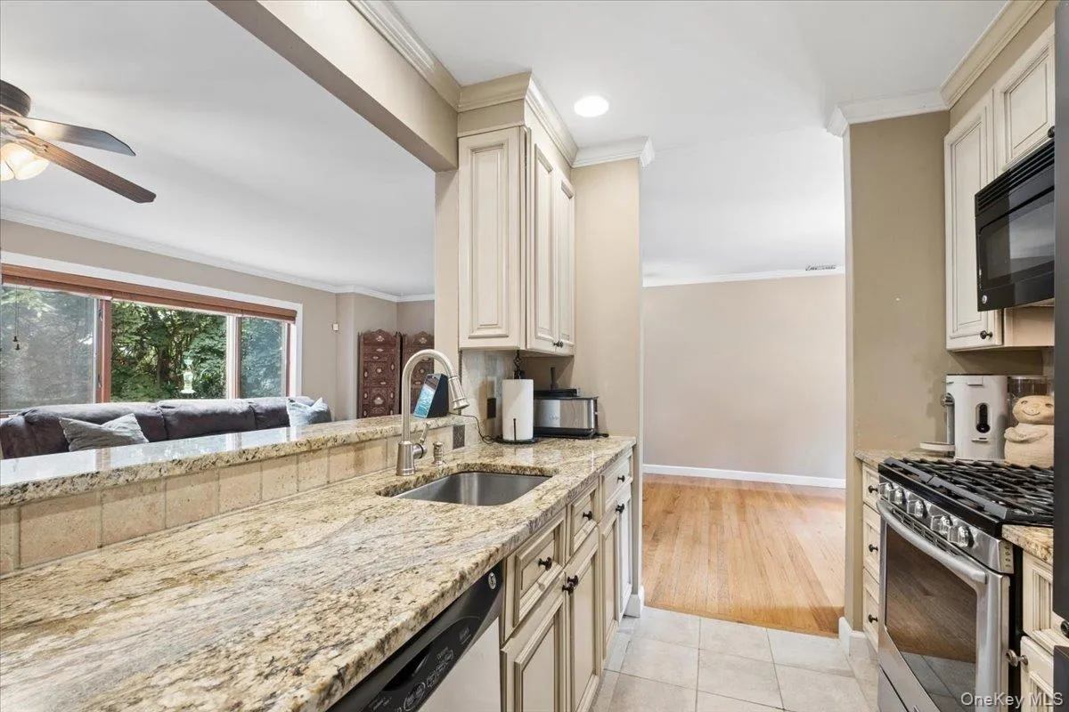 17 High Meadow Trail, Peekskill, NY, 3 Bedrooms Bedrooms, 6 Rooms Rooms,2 BathroomsBathrooms,Residential,For Rent,High Meadow,0,1025219 17 High Meadow Trail, Peekskill, NY, 3 Bedrooms Bedrooms, 6 Rooms Rooms,2 BathroomsBathrooms,Residential,For Rent,High Meadow,0,1025219