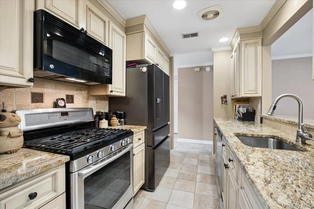 17 High Meadow Trail, Peekskill, NY, 3 Bedrooms Bedrooms, 6 Rooms Rooms,2 BathroomsBathrooms,Residential,For Rent,High Meadow,0,1025219 17 High Meadow Trail, Peekskill, NY, 3 Bedrooms Bedrooms, 6 Rooms Rooms,2 BathroomsBathrooms,Residential,For Rent,High Meadow,0,1025219