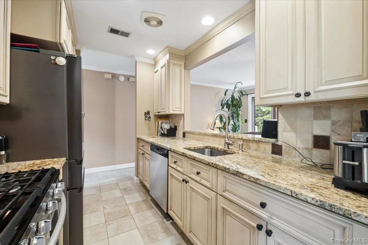 17 High Meadow Trail, Peekskill, NY, 3 Bedrooms Bedrooms, 6 Rooms Rooms,2 BathroomsBathrooms,Residential,For Rent,High Meadow,0,1025219 17 High Meadow Trail, Peekskill, NY, 3 Bedrooms Bedrooms, 6 Rooms Rooms,2 BathroomsBathrooms,Residential,For Rent,High Meadow,0,1025219