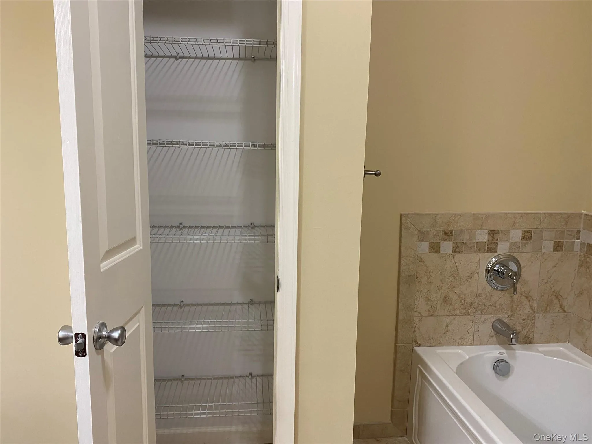 3 Nicole, Babylon, NY, 2 Bedrooms Bedrooms, 5 Rooms Rooms,2 BathroomsBathrooms,Residential Lease,For Rent,Nicole,0,1025220 3 Nicole, Babylon, NY, 2 Bedrooms Bedrooms, 5 Rooms Rooms,2 BathroomsBathrooms,Residential Lease,For Rent,Nicole,0,1025220