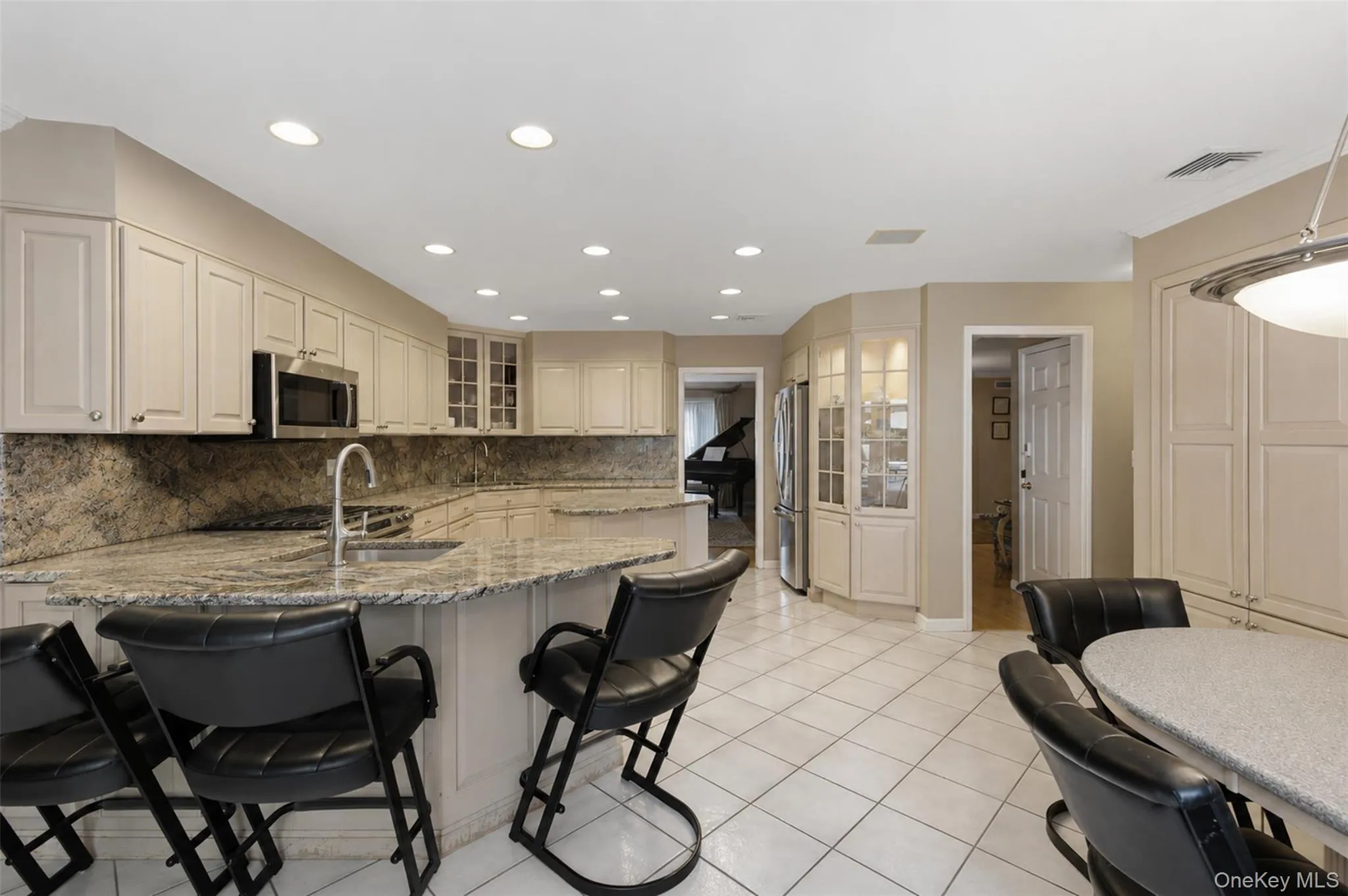 391 Pleasant Hill Drive, Clarkstown, NY, 5 Bedrooms Bedrooms, 17 Rooms Rooms,4 BathroomsBathrooms,Residential,For Rent,Pleasant Hill,0,1025224 391 Pleasant Hill Drive, Clarkstown, NY, 5 Bedrooms Bedrooms, 17 Rooms Rooms,4 BathroomsBathrooms,Residential,For Rent,Pleasant Hill,0,1025224