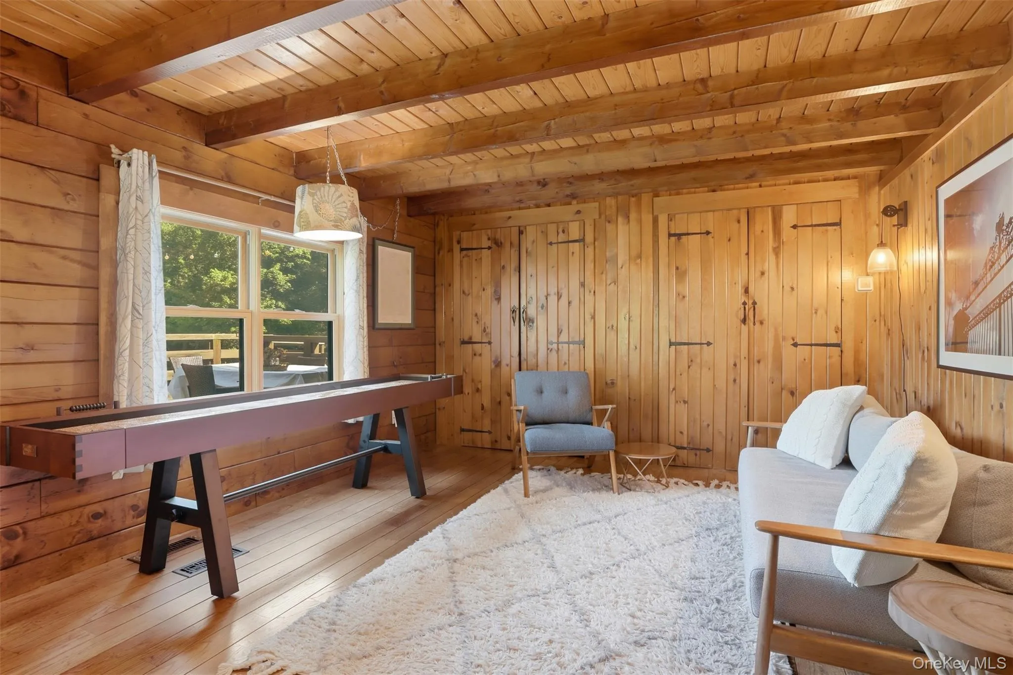 Currently setup as a den with games but has the potential and space to be a bedroom, home office or hobby space Currently setup as a den with games but has the potential and space to be a bedroom, home office or hobby space