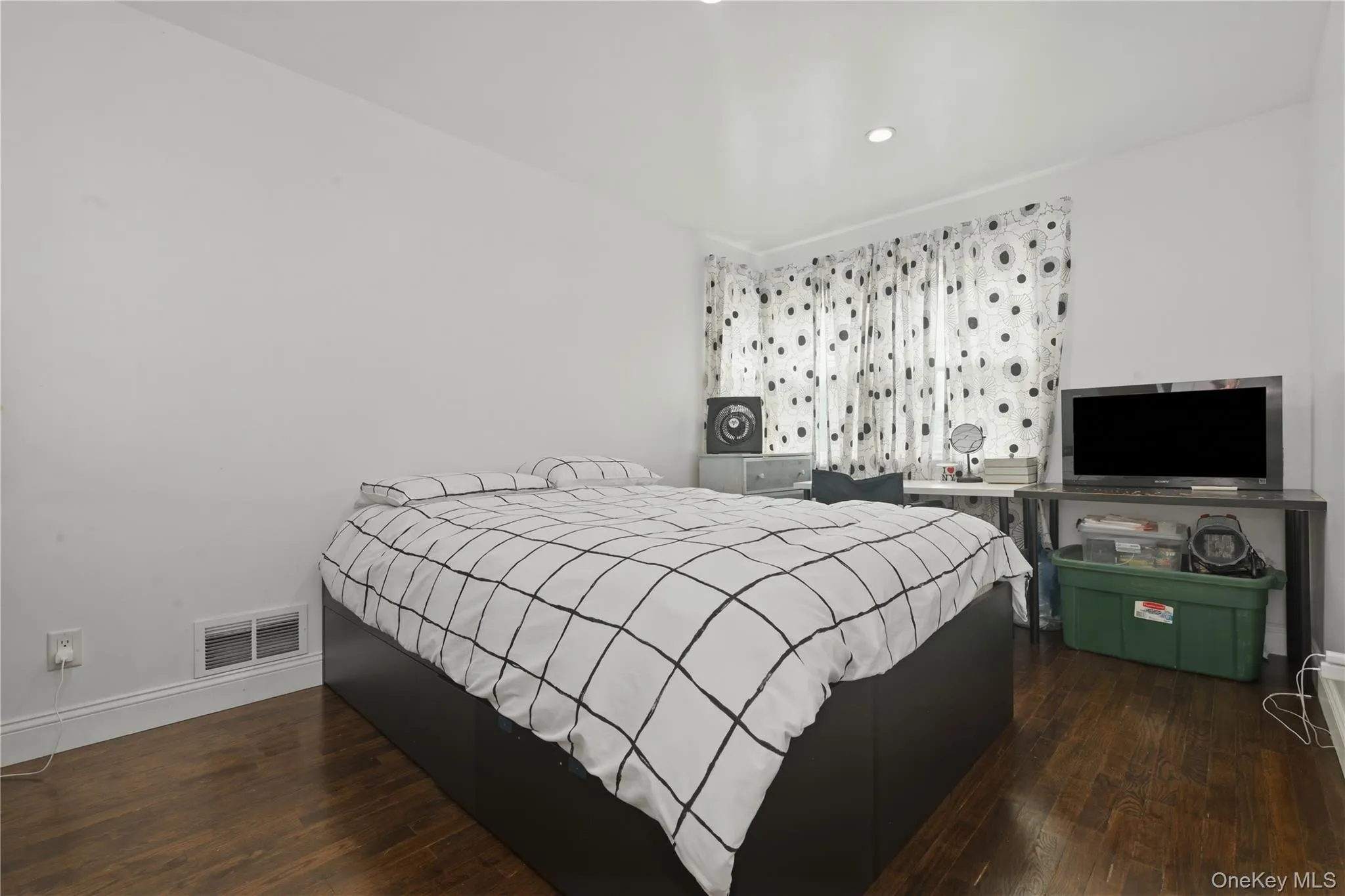 6715 215th Street, New York, NY, 3 Bedrooms Bedrooms, 7 Rooms Rooms,2 BathroomsBathrooms,Residential,For Rent,215th,0,1025248 6715 215th Street, New York, NY, 3 Bedrooms Bedrooms, 7 Rooms Rooms,2 BathroomsBathrooms,Residential,For Rent,215th,0,1025248