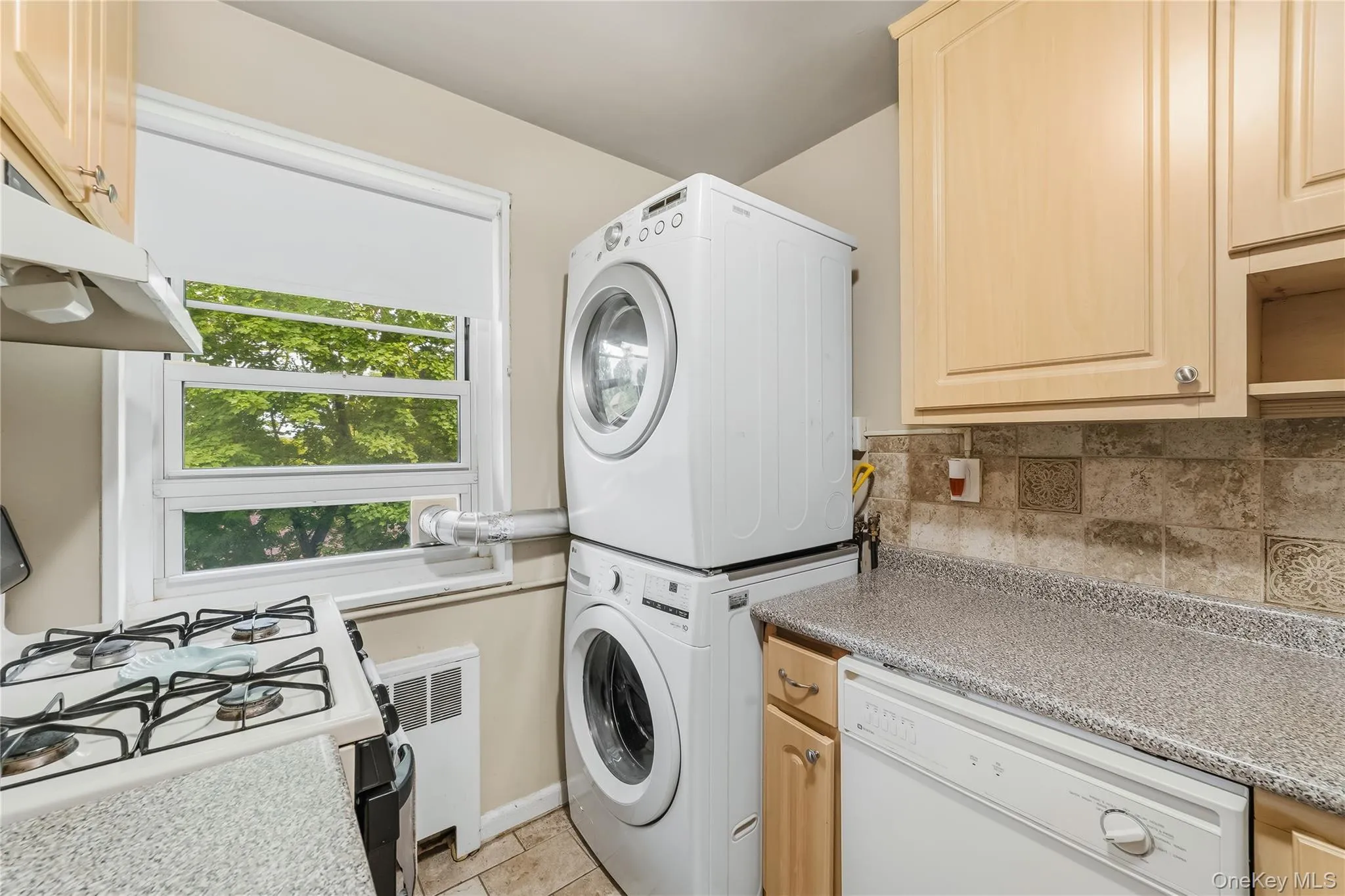836 Broadway, Yonkers, NY, 2 Bedrooms Bedrooms, 5 Rooms Rooms,1 BathroomBathrooms,Residential,For Rent,Broadway,0,1025264 836 Broadway, Yonkers, NY, 2 Bedrooms Bedrooms, 5 Rooms Rooms,1 BathroomBathrooms,Residential,For Rent,Broadway,0,1025264