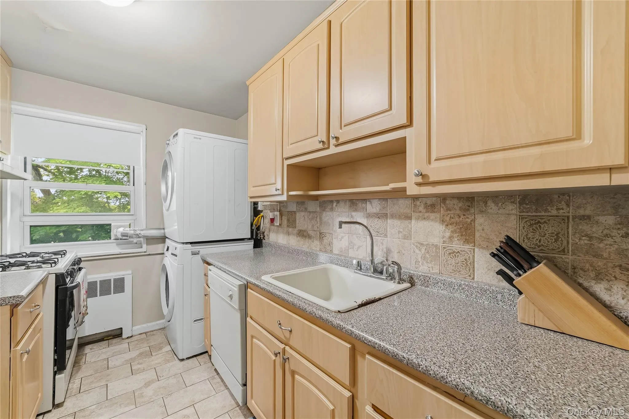 836 Broadway, Yonkers, NY, 2 Bedrooms Bedrooms, 5 Rooms Rooms,1 BathroomBathrooms,Residential,For Rent,Broadway,0,1025264 836 Broadway, Yonkers, NY, 2 Bedrooms Bedrooms, 5 Rooms Rooms,1 BathroomBathrooms,Residential,For Rent,Broadway,0,1025264