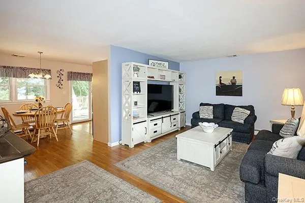 113 Iceland Drive, Huntington, NY, 3 Bedrooms Bedrooms, 5 Rooms Rooms,1 BathroomBathrooms,Residential,For Rent,Iceland,0,1025265 113 Iceland Drive, Huntington, NY, 3 Bedrooms Bedrooms, 5 Rooms Rooms,1 BathroomBathrooms,Residential,For Rent,Iceland,0,1025265