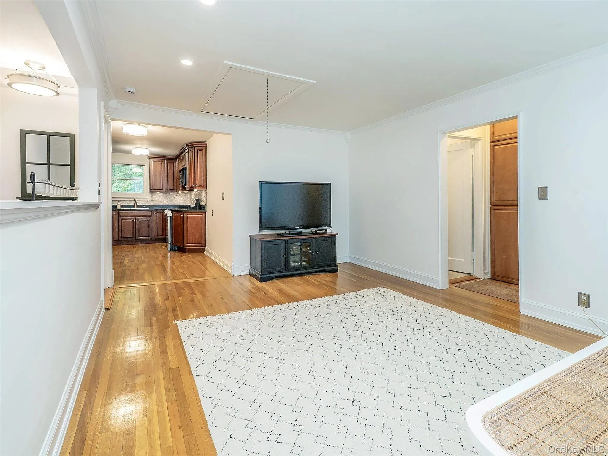 Other angle of living room, that looks into the kitchen Other angle of living room, that looks into the kitchen