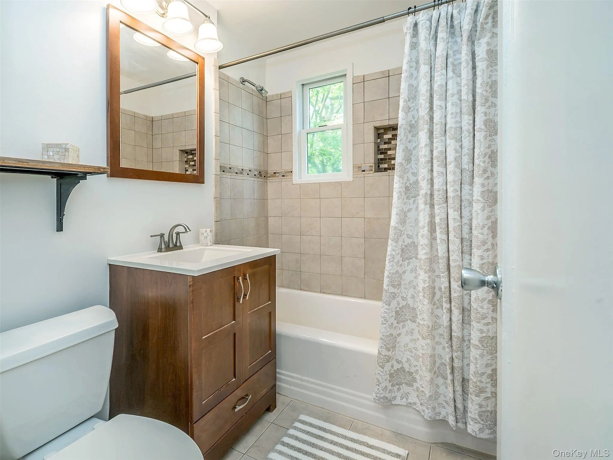 Tile backsplash with tub Tile backsplash with tub
