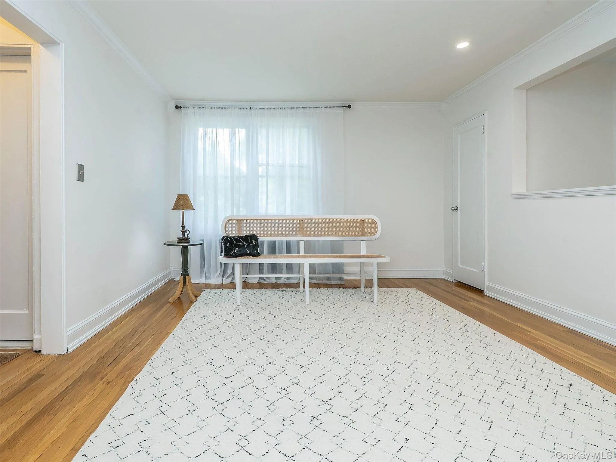 Bright and spacious living space Bright and spacious living space