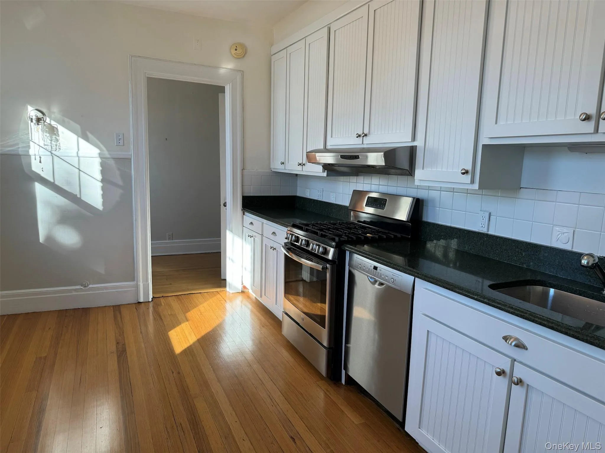330 3rd Avenue, Pelham, NY, 2 Bedrooms Bedrooms, 5 Rooms Rooms,1 BathroomBathrooms,Residential Lease,For Rent,3rd,0,1025291 330 3rd Avenue, Pelham, NY, 2 Bedrooms Bedrooms, 5 Rooms Rooms,1 BathroomBathrooms,Residential Lease,For Rent,3rd,0,1025291