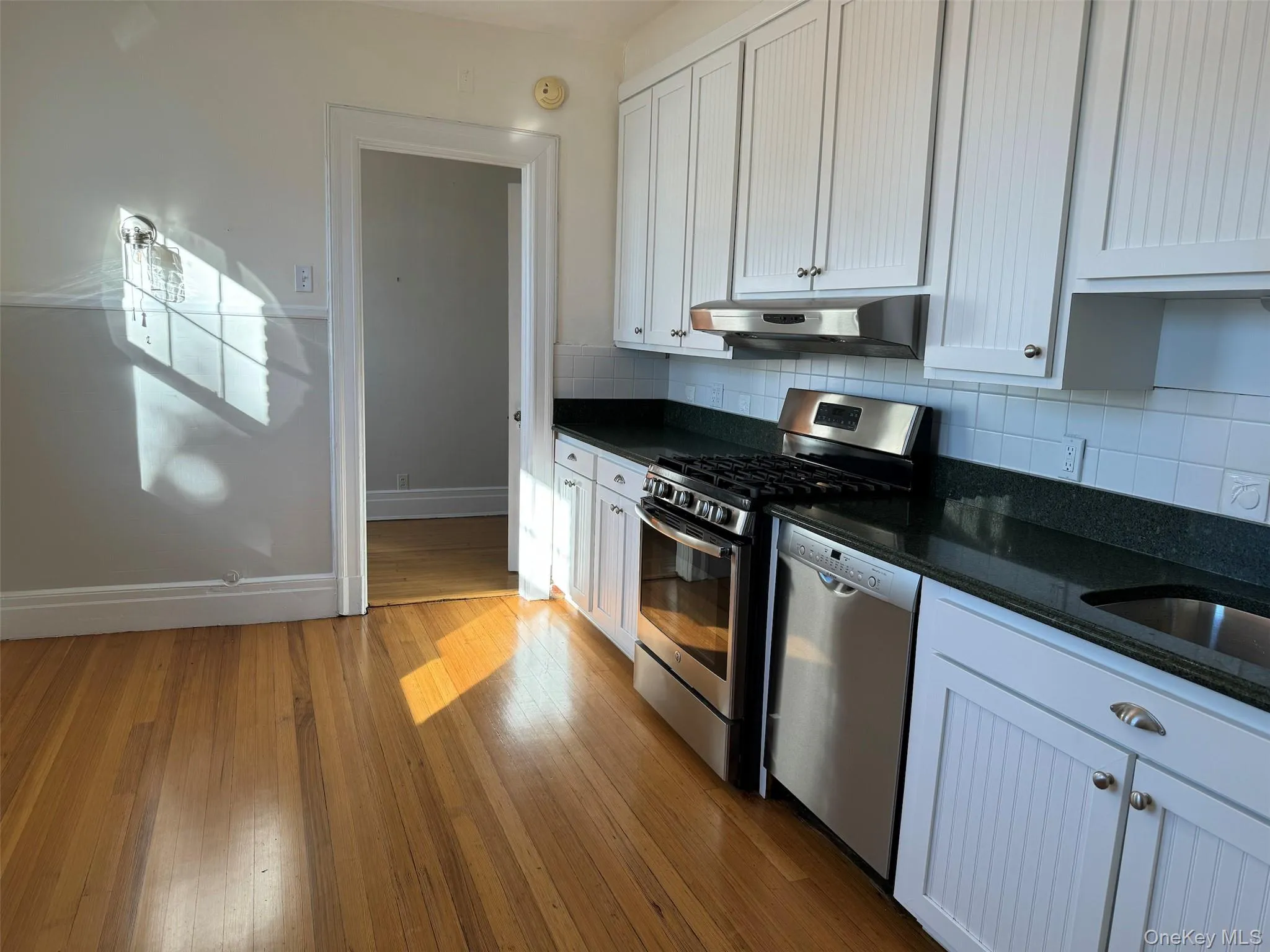330 3rd Avenue, Pelham, NY, 2 Bedrooms Bedrooms, 5 Rooms Rooms,1 BathroomBathrooms,Residential Lease,For Rent,3rd,0,1025291 330 3rd Avenue, Pelham, NY, 2 Bedrooms Bedrooms, 5 Rooms Rooms,1 BathroomBathrooms,Residential Lease,For Rent,3rd,0,1025291