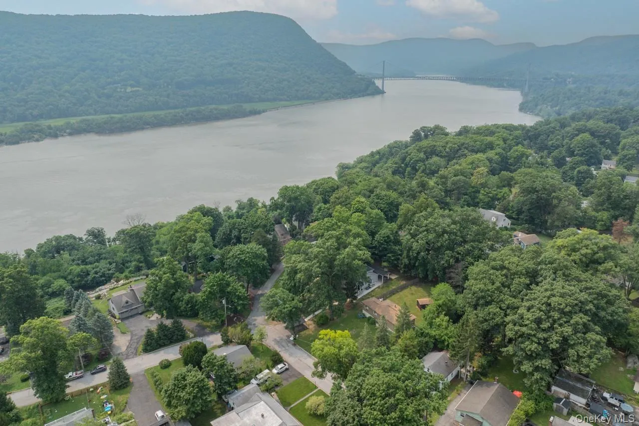 Close to Bear Mountain Bridge and park Close to Bear Mountain Bridge and park