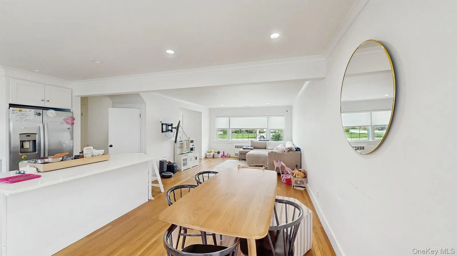 Dining area with crown molding, baseboards, recessed lighting, and light wood-style floors Dining area with crown molding, baseboards, recessed lighting, and light wood-style floors