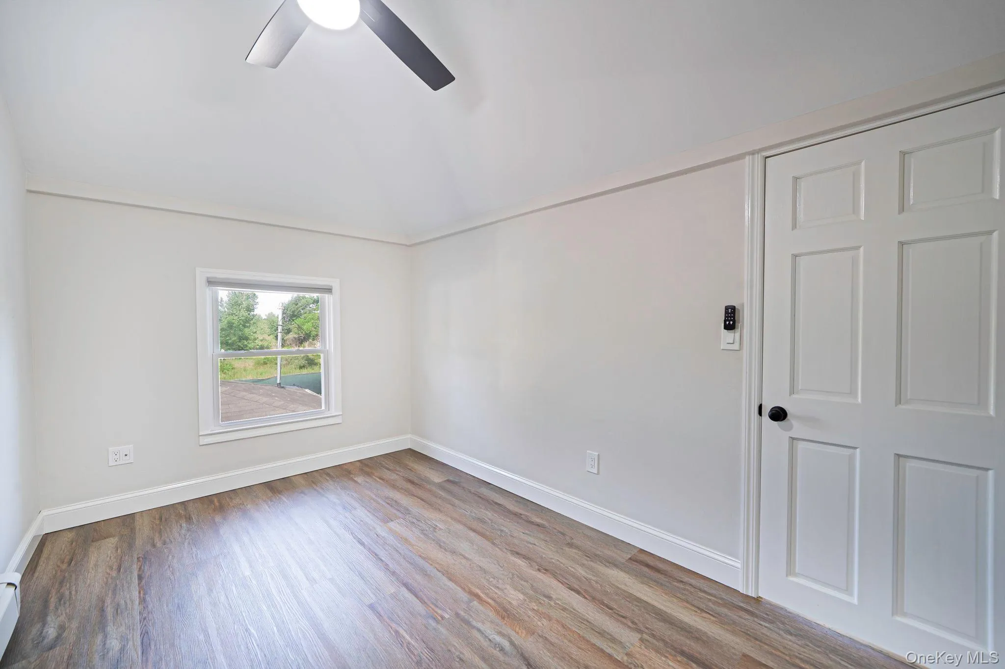 204 Blue Point Avenue, Brookhaven, NY, 1 Bedroom Bedrooms, 4 Rooms Rooms,1 BathroomBathrooms,Residential Lease,For Rent,Blue Point,0,1025310 204 Blue Point Avenue, Brookhaven, NY, 1 Bedroom Bedrooms, 4 Rooms Rooms,1 BathroomBathrooms,Residential Lease,For Rent,Blue Point,0,1025310