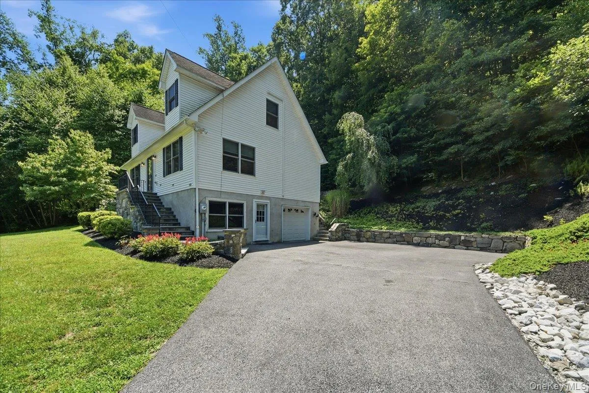 69 Barger Street, Putnam Valley, NY, 3 Bedrooms Bedrooms, 7 Rooms Rooms,2 BathroomsBathrooms,Residential,For Rent,Barger,0,1025313 69 Barger Street, Putnam Valley, NY, 3 Bedrooms Bedrooms, 7 Rooms Rooms,2 BathroomsBathrooms,Residential,For Rent,Barger,0,1025313