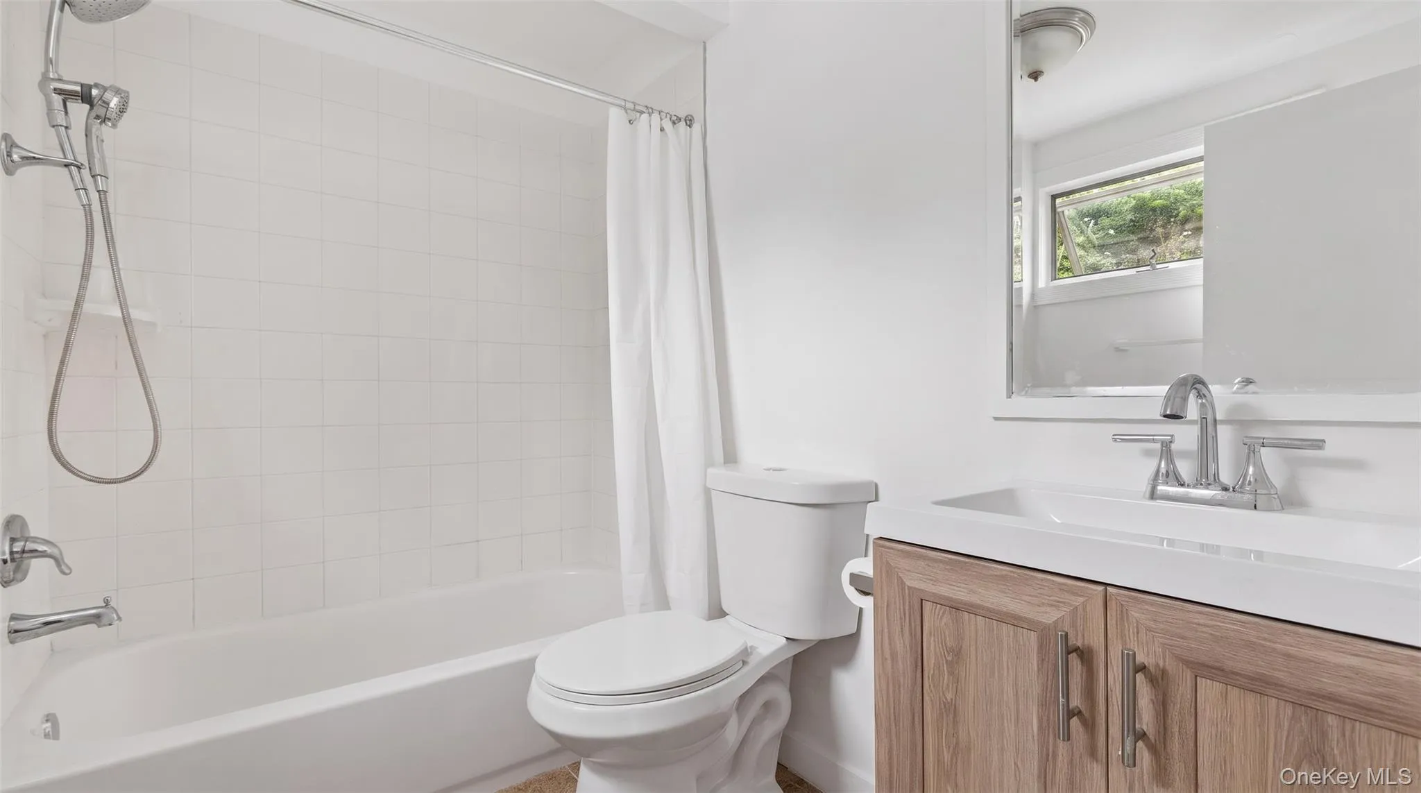 376 Montauk Highway, Southampton, NY, 2 Bedrooms Bedrooms, 5 Rooms Rooms,1 BathroomBathrooms,Residential Lease,For Rent,Montauk,0,1025318 376 Montauk Highway, Southampton, NY, 2 Bedrooms Bedrooms, 5 Rooms Rooms,1 BathroomBathrooms,Residential Lease,For Rent,Montauk,0,1025318