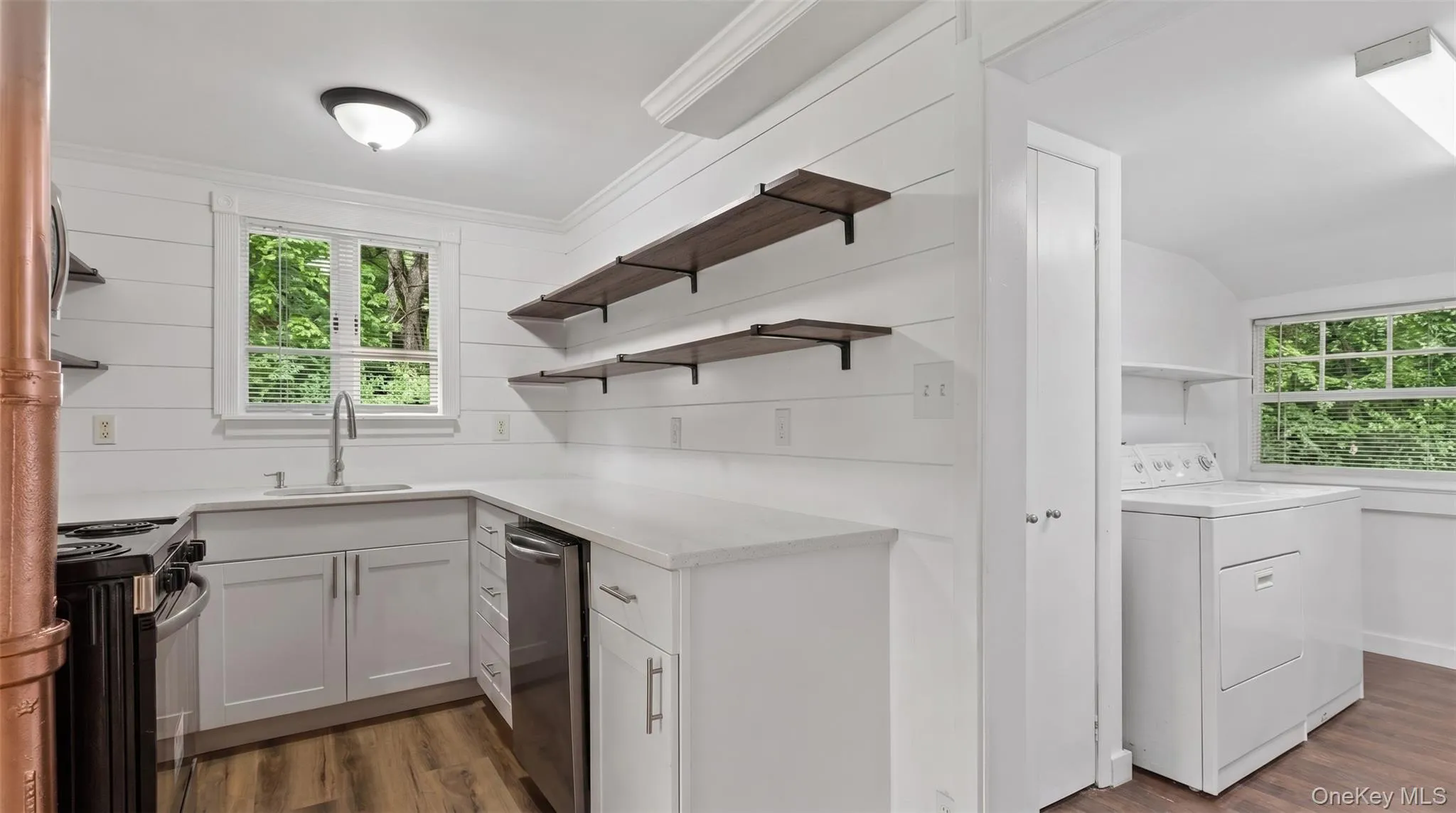 376 Montauk Highway, Southampton, NY, 2 Bedrooms Bedrooms, 5 Rooms Rooms,1 BathroomBathrooms,Residential Lease,For Rent,Montauk,0,1025318 376 Montauk Highway, Southampton, NY, 2 Bedrooms Bedrooms, 5 Rooms Rooms,1 BathroomBathrooms,Residential Lease,For Rent,Montauk,0,1025318